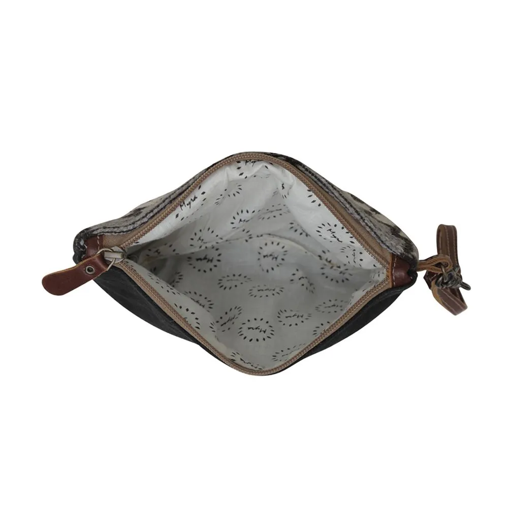 Myra Bag Voorpret Pouch: Versatile Elegance for Indo-Ethnic Dresses