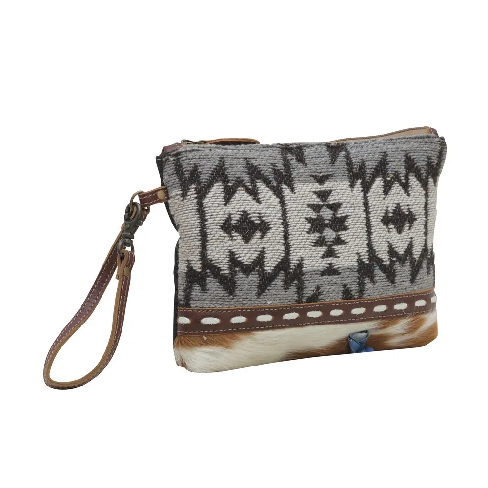 Myra Bag Voorpret Pouch: Versatile Elegance for Indo-Ethnic Dresses